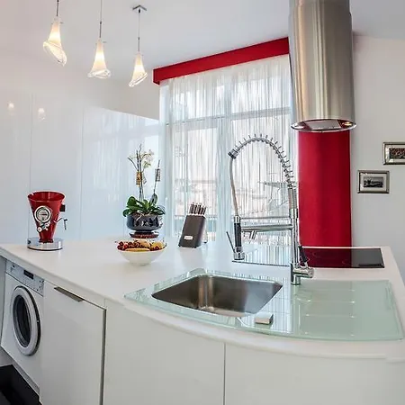 Irini Seaview House *